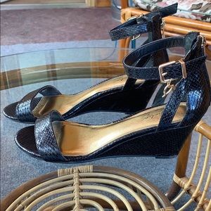 Thalia Sodi Areyana black snake wedge size 8